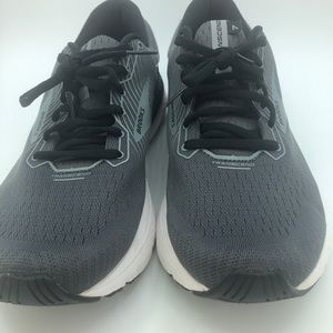 Brooks transcend size 10.